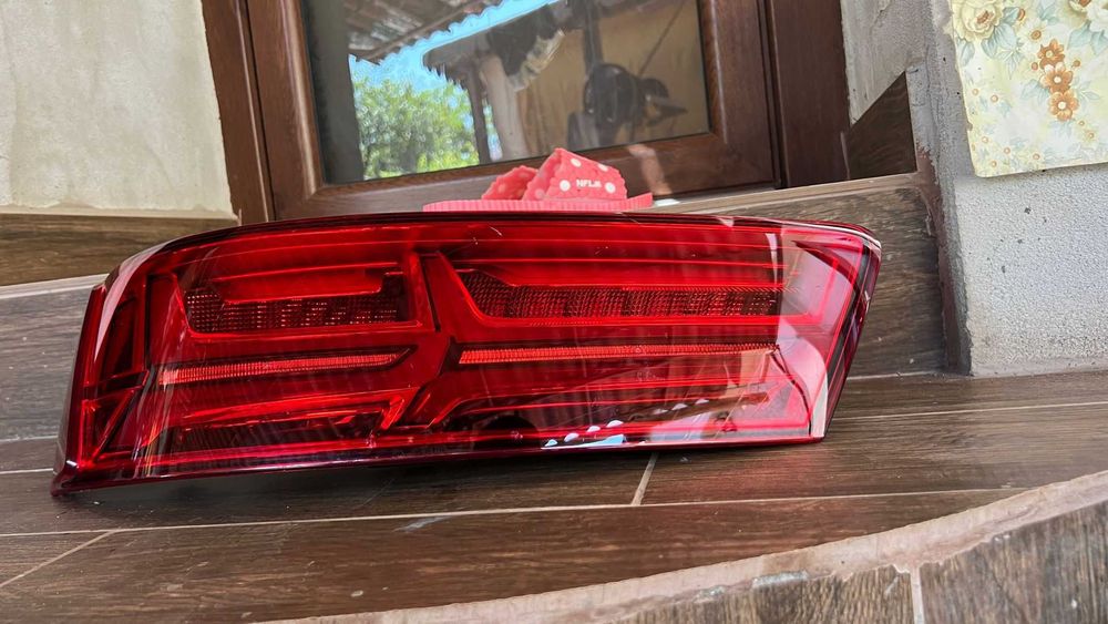 Stop spate / Tripla spate dreapta AUDI Q7 4m 2016-2020 Noua 4m0495094e