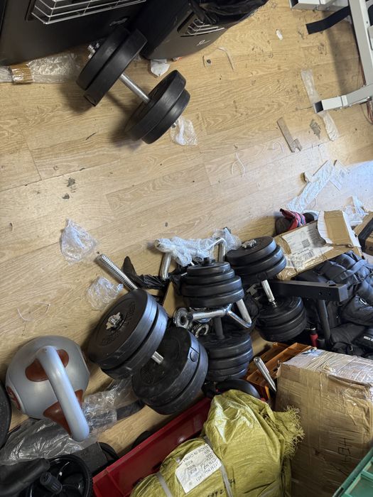 Gantere reglabile seturi de la 2x10 kg. Pana la 2x25 kg pret 8 lei kg.