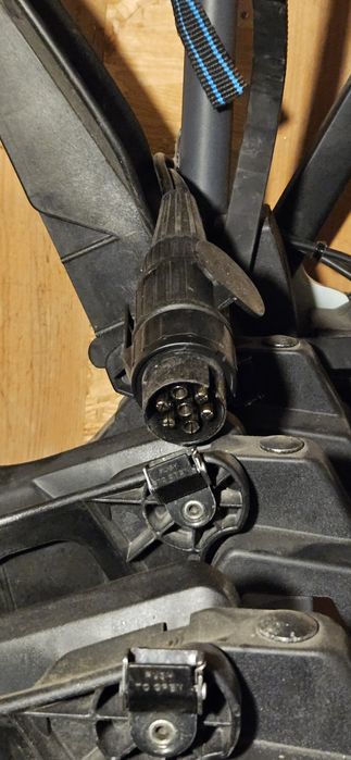 Suport Peruzzo 4 biciclete cu prindere pe carlig, ca nou