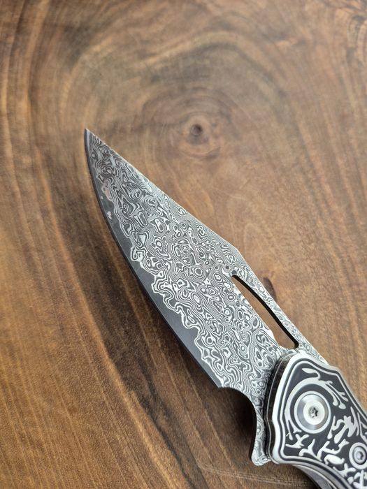 Уникален сгъваем нож дамаска стомана с кожена кания
