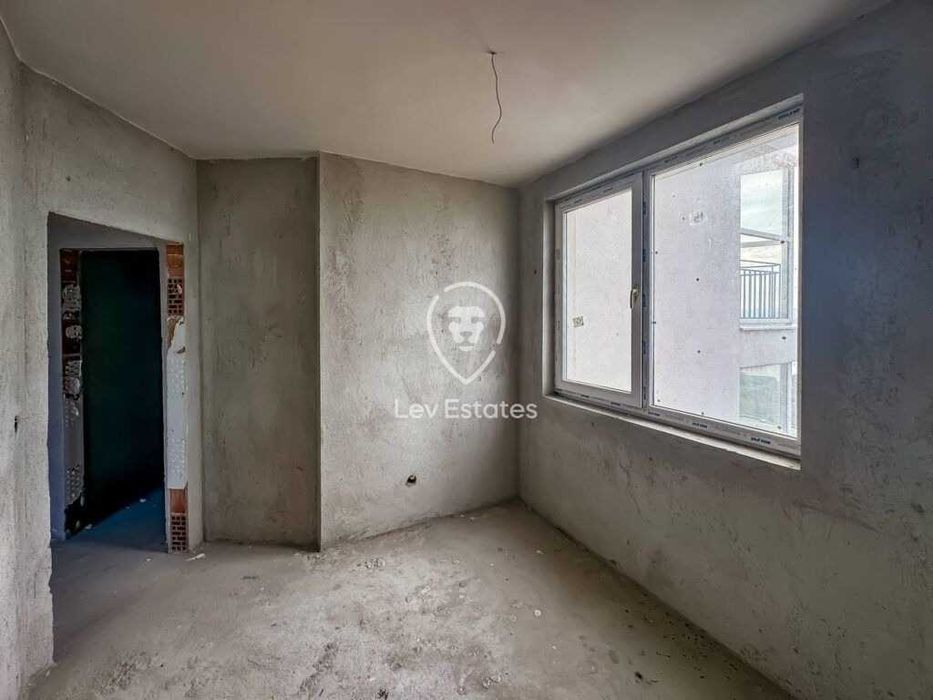 Двустаен апартамент без ремонт в висок жилищен блок, Бургас