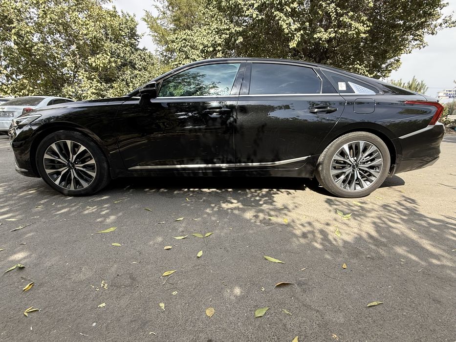 Kia k 8 sotiladi