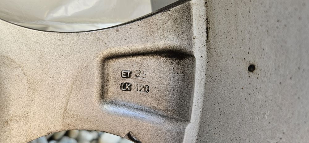 Vând Jante BMW e90 r17 5×120 cu Anvelope kumho dot 2023