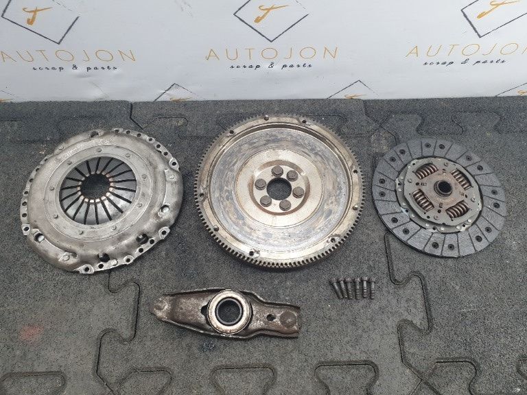 Kit ambreiaj SKODA ROOMSTER 5J 2006 - 2015 1.6 TDI CAYC 037105273C, disc - 323082010