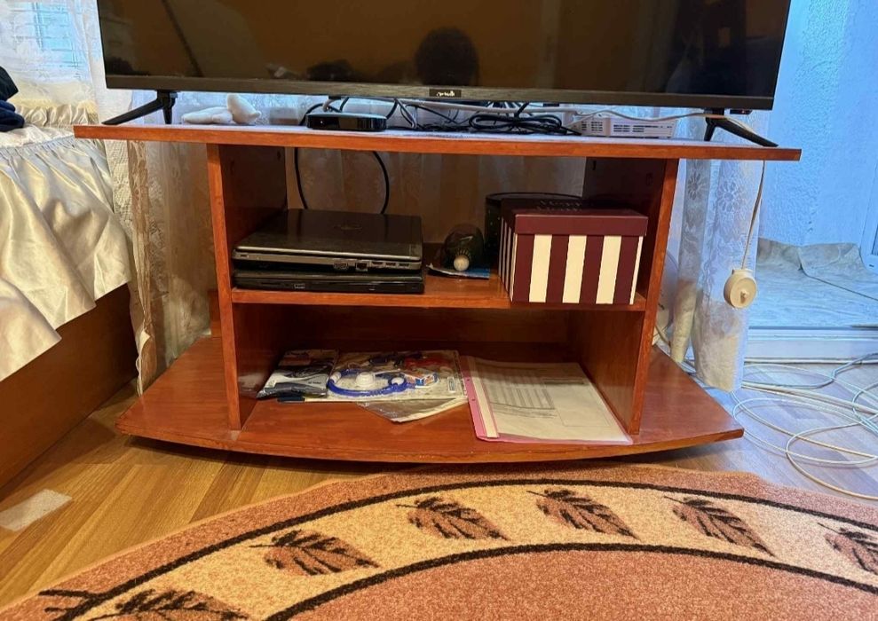 Продавам, шкафове, бюра, секции