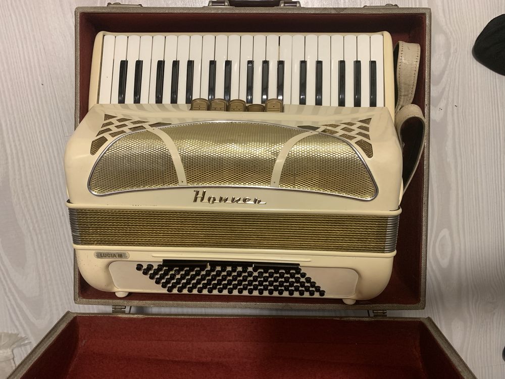 Acordeon Hohner lucia 3 stare foarte buna