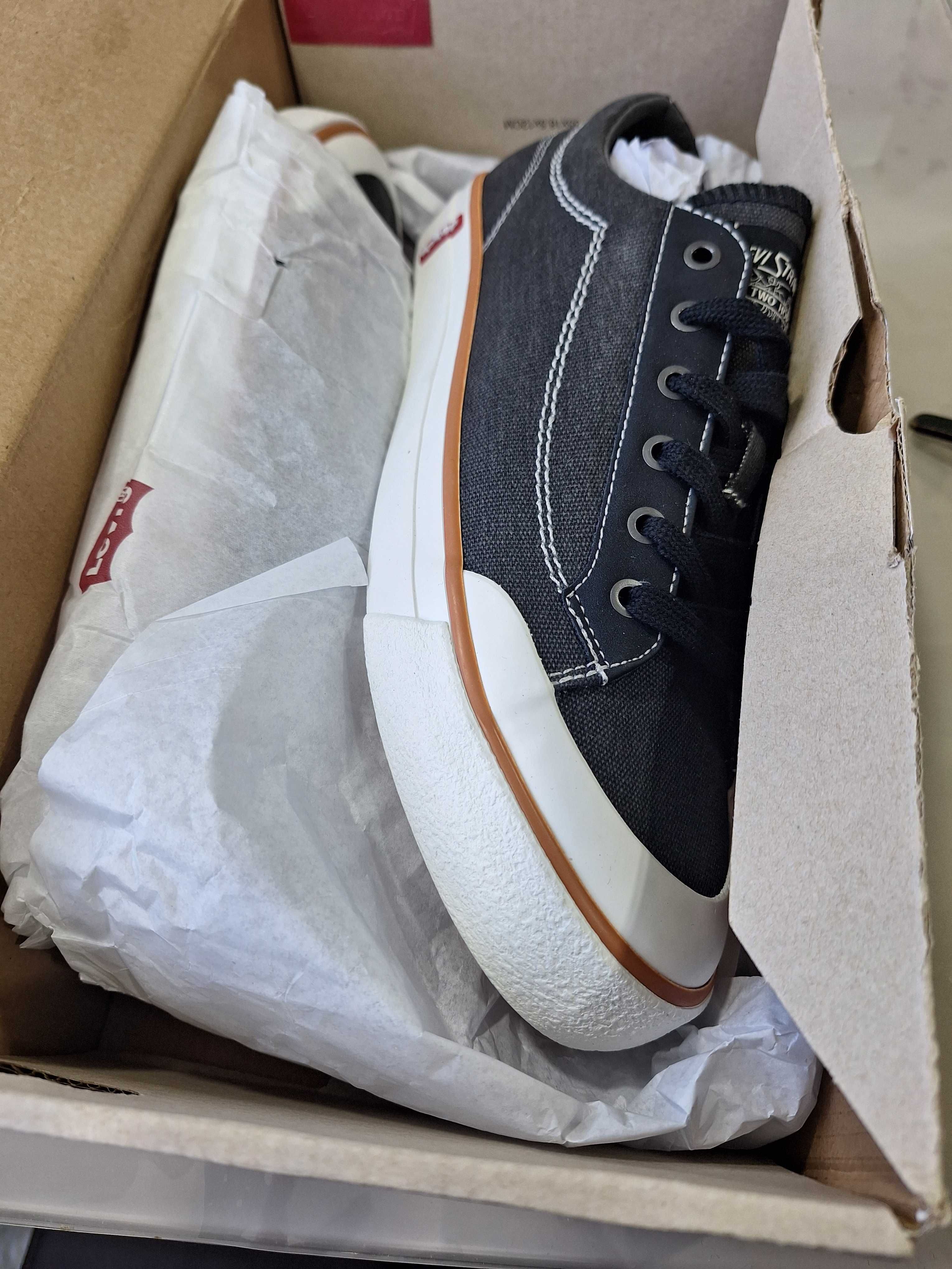 Маратонки LEVIS 43 номер