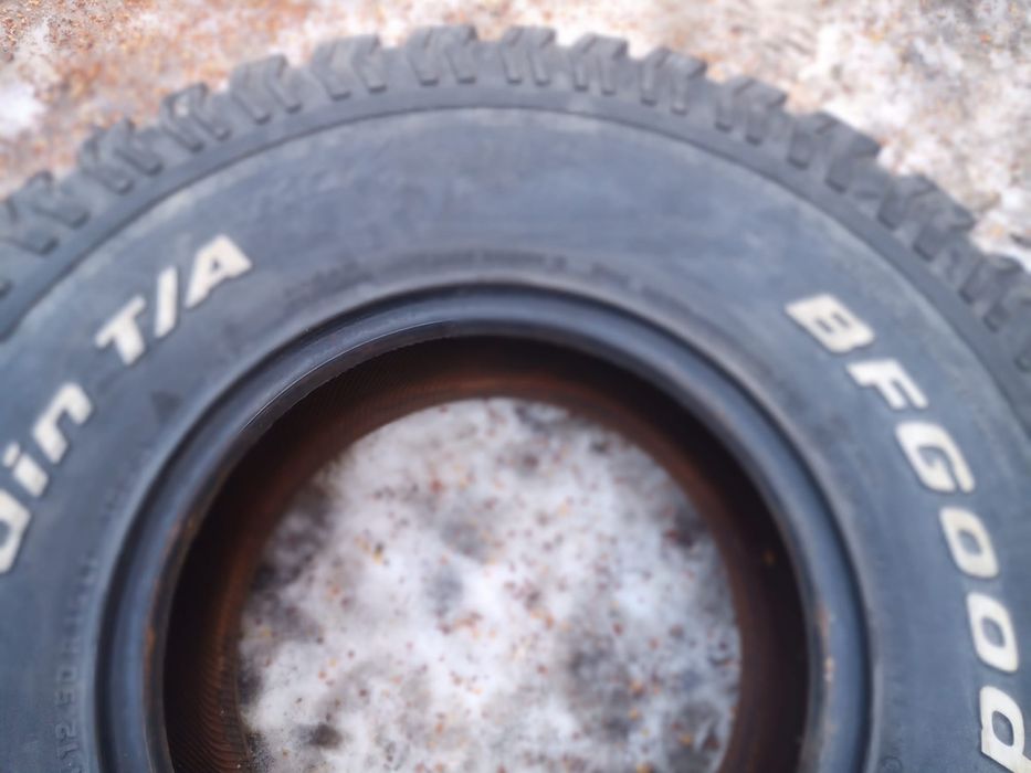 Vând cauciucuri BFgoodrich all-terrain