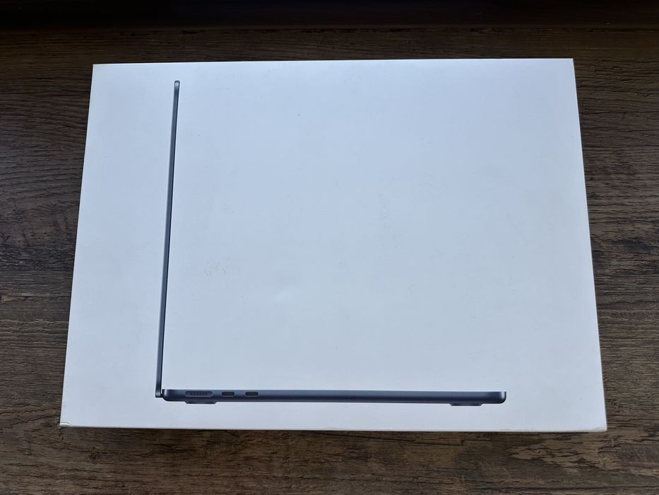 MacBook Air 13″ M3 • 16 GB • 512 G - чисто нов