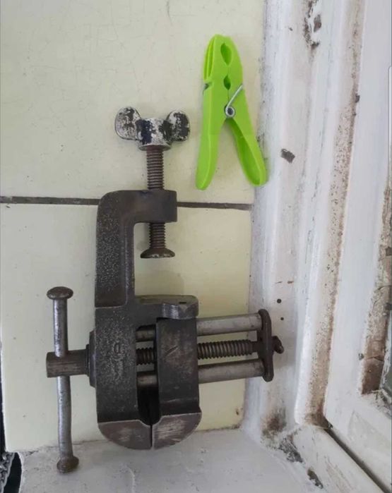 Mini menghina vintage cu potential de colectie