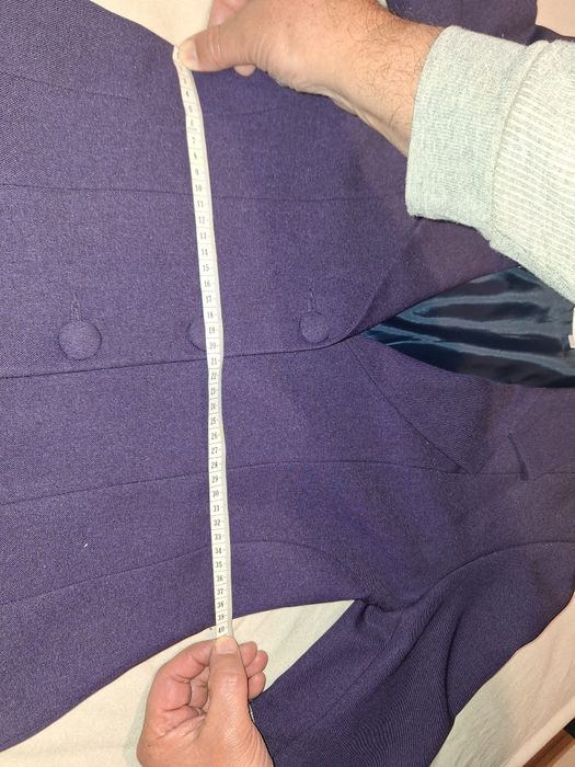 Лилав официален костюм - вталено сако и пола, размер С