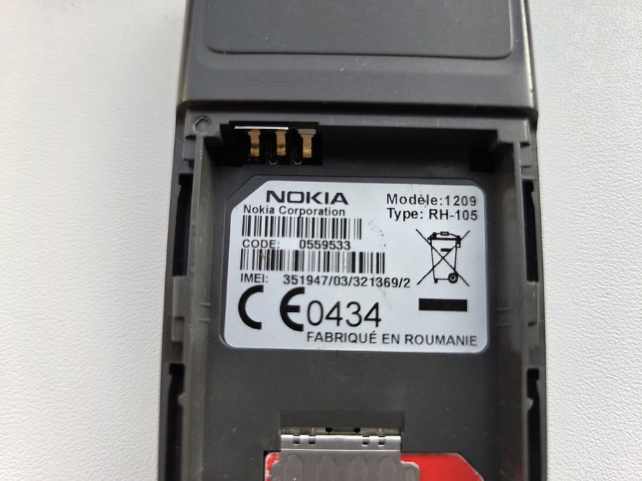 Nokia 1209 - telefon simplu cu butoane