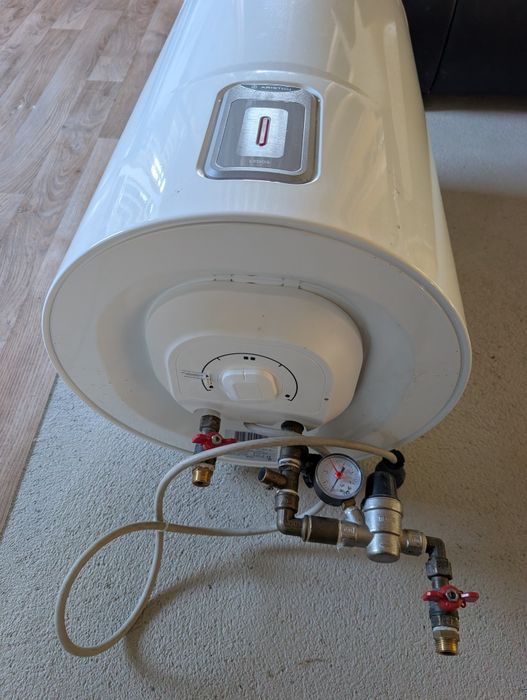 Vând boiler electric aproape nou Ariston