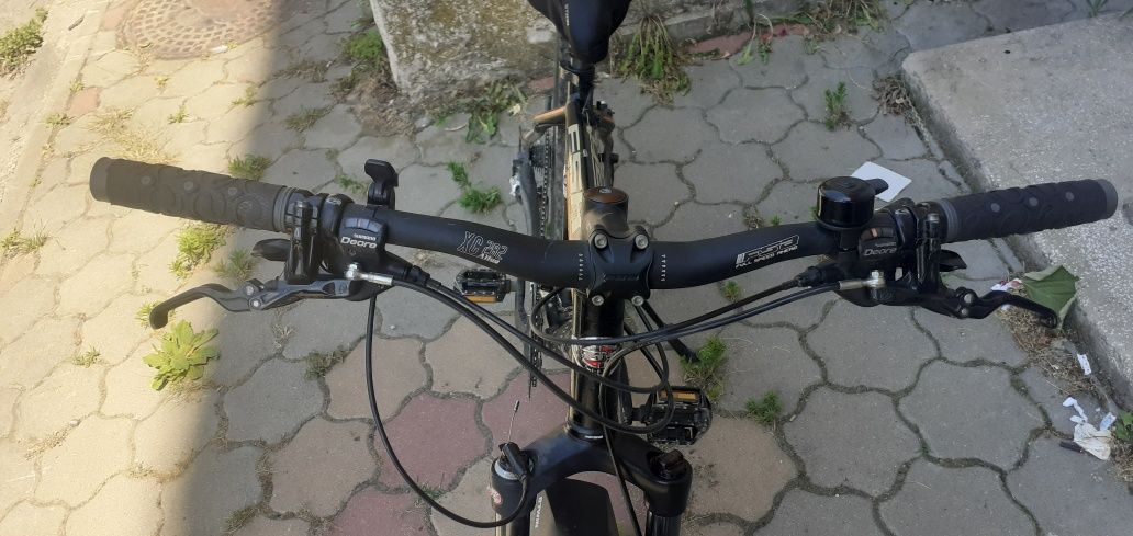 Bicicleta din aluminiu cu frine pe disc hidraulice