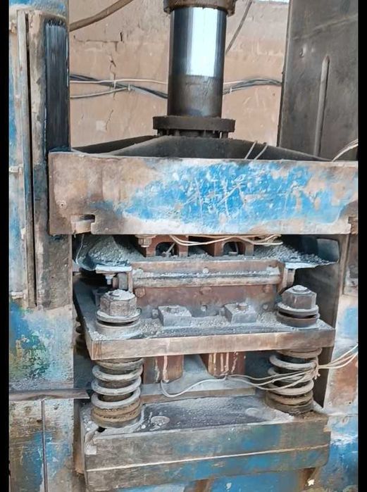 Гидравлический пресс П474. ва огнеупор ғишт ишлаб чиқариш ускуналари