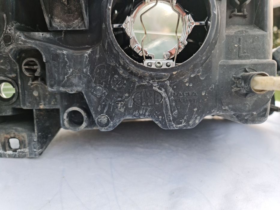 Faruri logan originale Elba (faza 1 ) și lampă spate