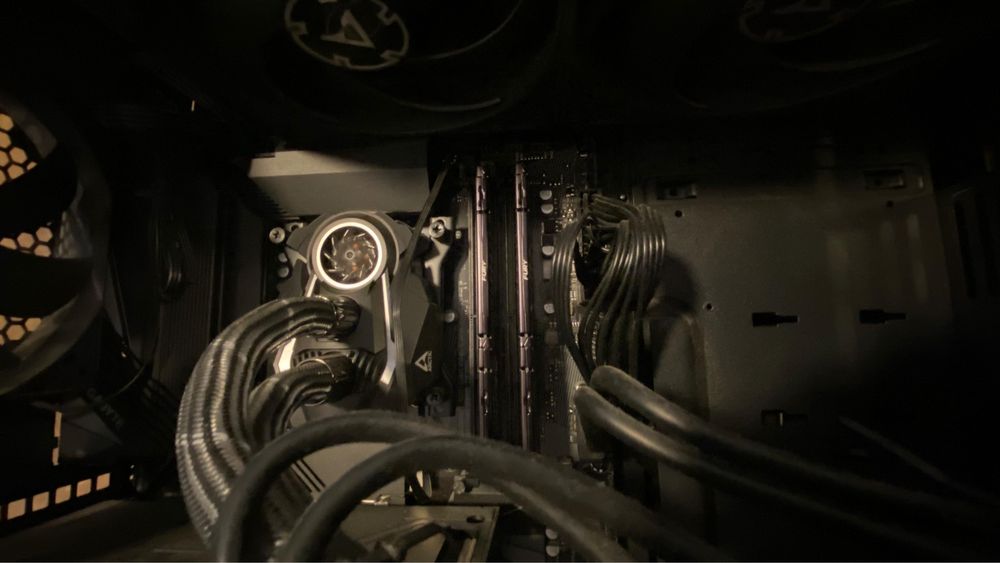 Vand Pc gaming + monitor + boxe