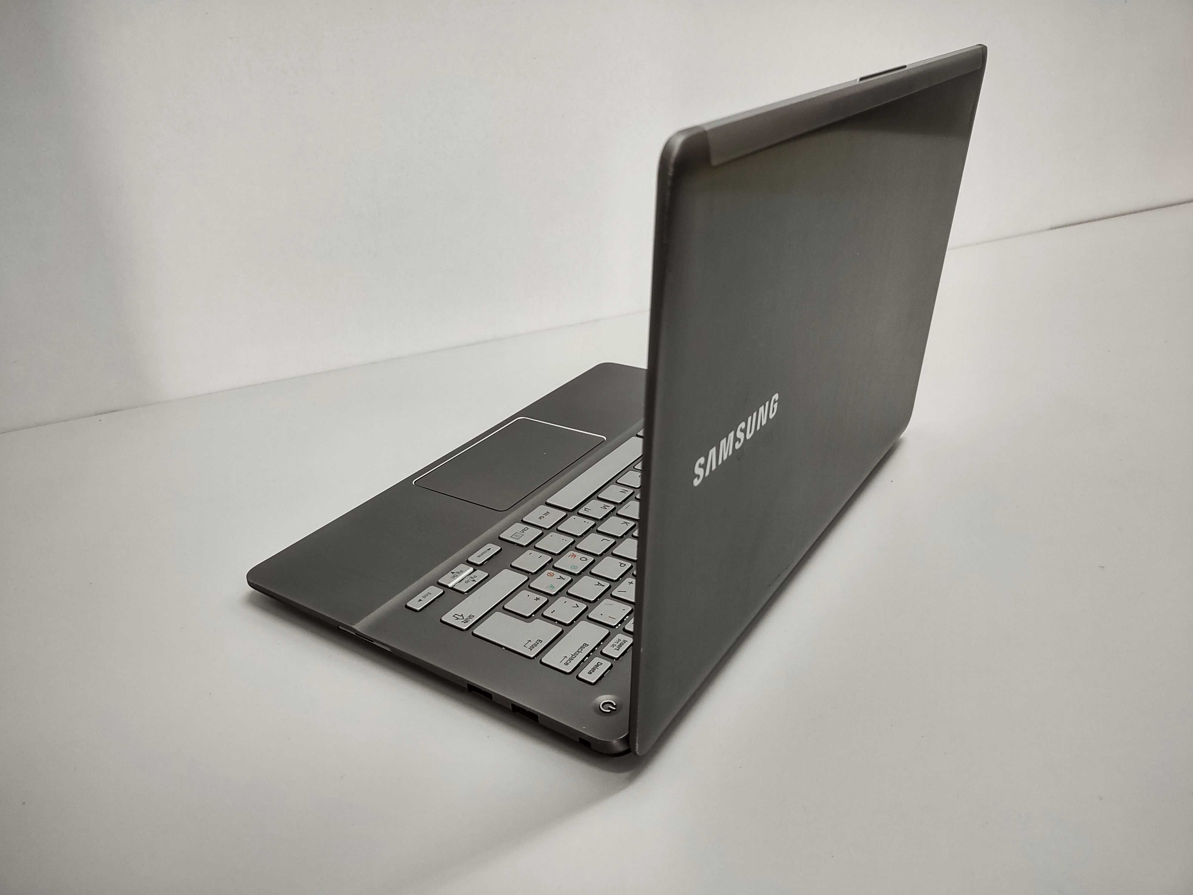 Laptop Samsung 14" Touchscreen intel i5 8 GB RAM 120 GB SSD