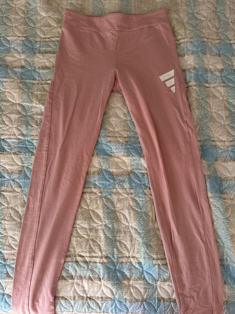 Клин adidas.