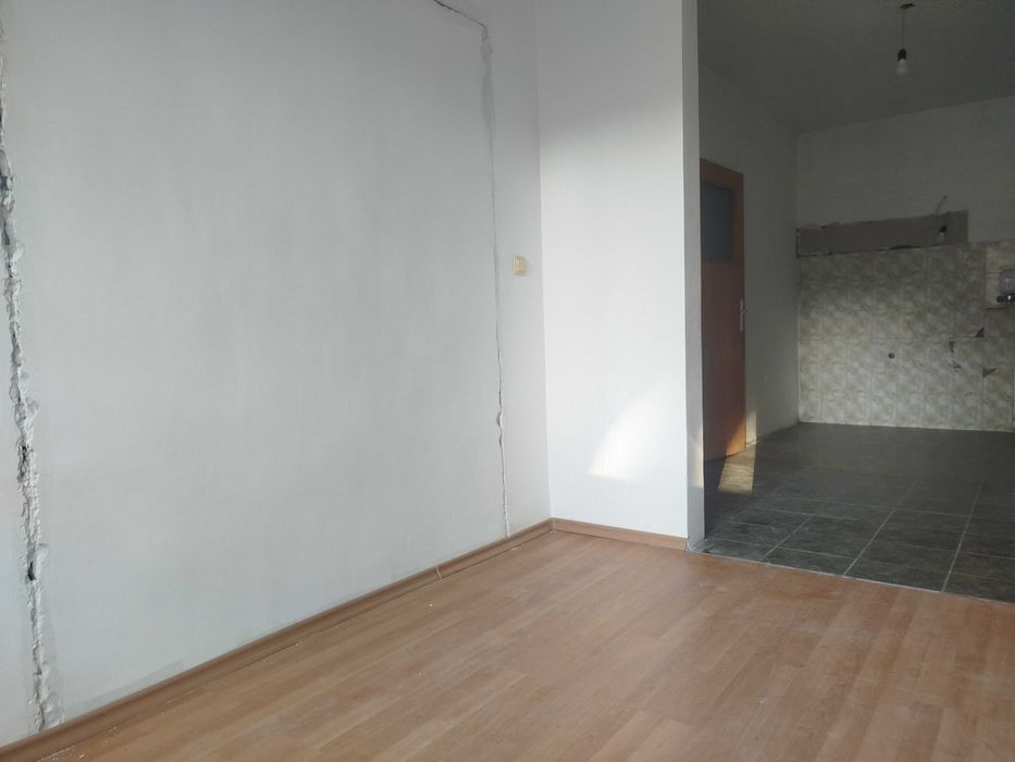 Продава маломерен тристаен, тухла, Белите брези