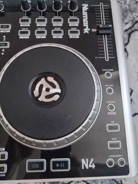 Конзола Numark N4