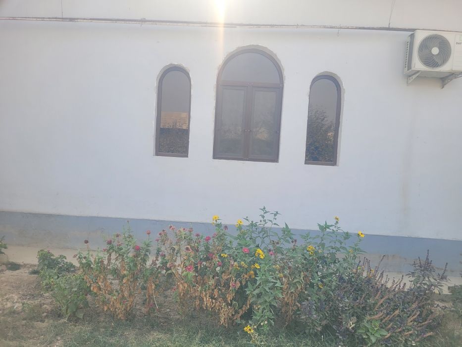 Уй Ховли 8 хонали