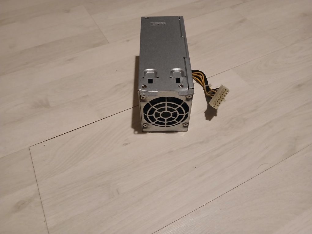 Vând  Sursa PC Fujitsu P720 S26113-E611-V50-01 DPS-250AB-62 AA 25