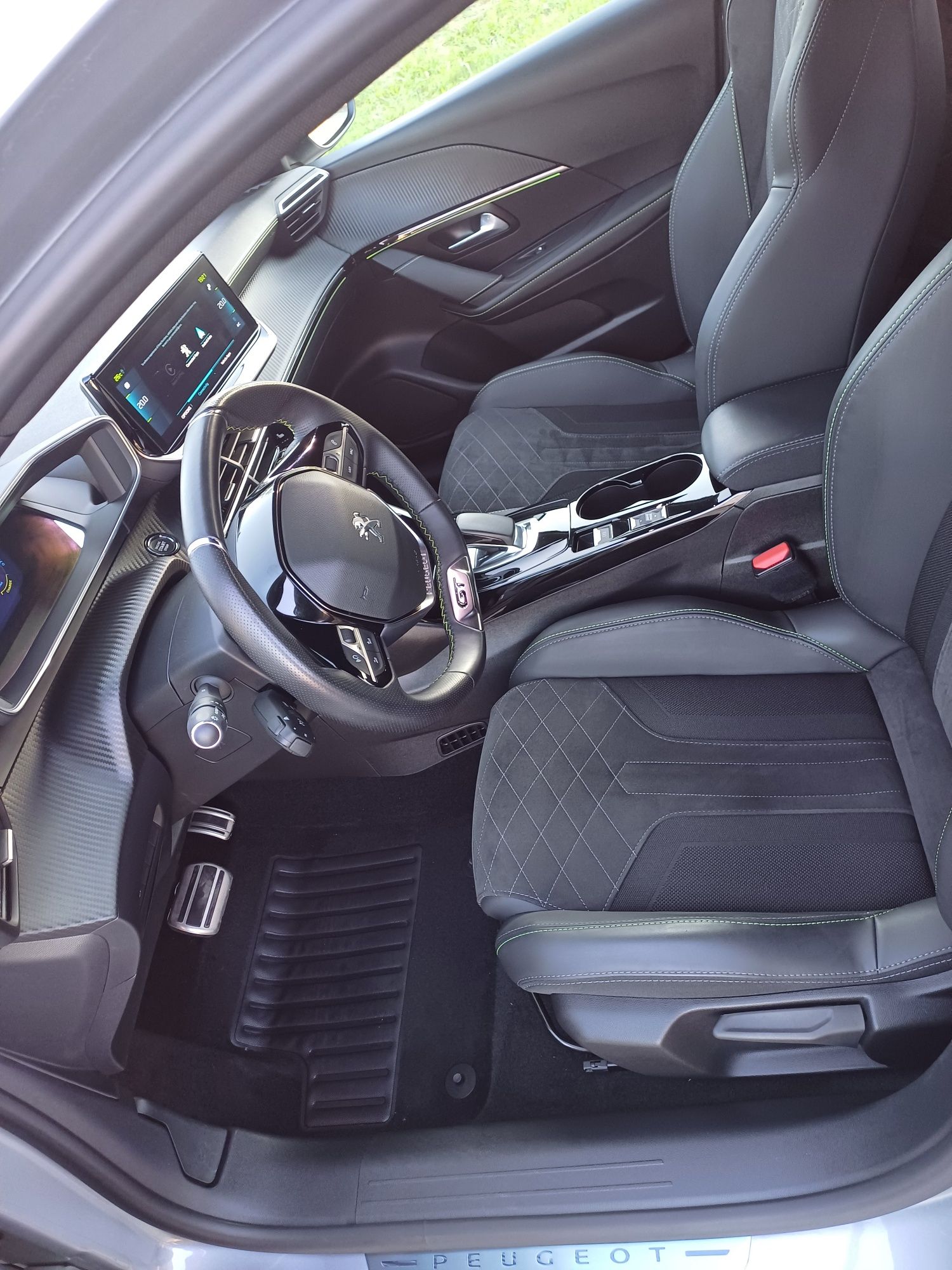 Peugeout e-208 GT