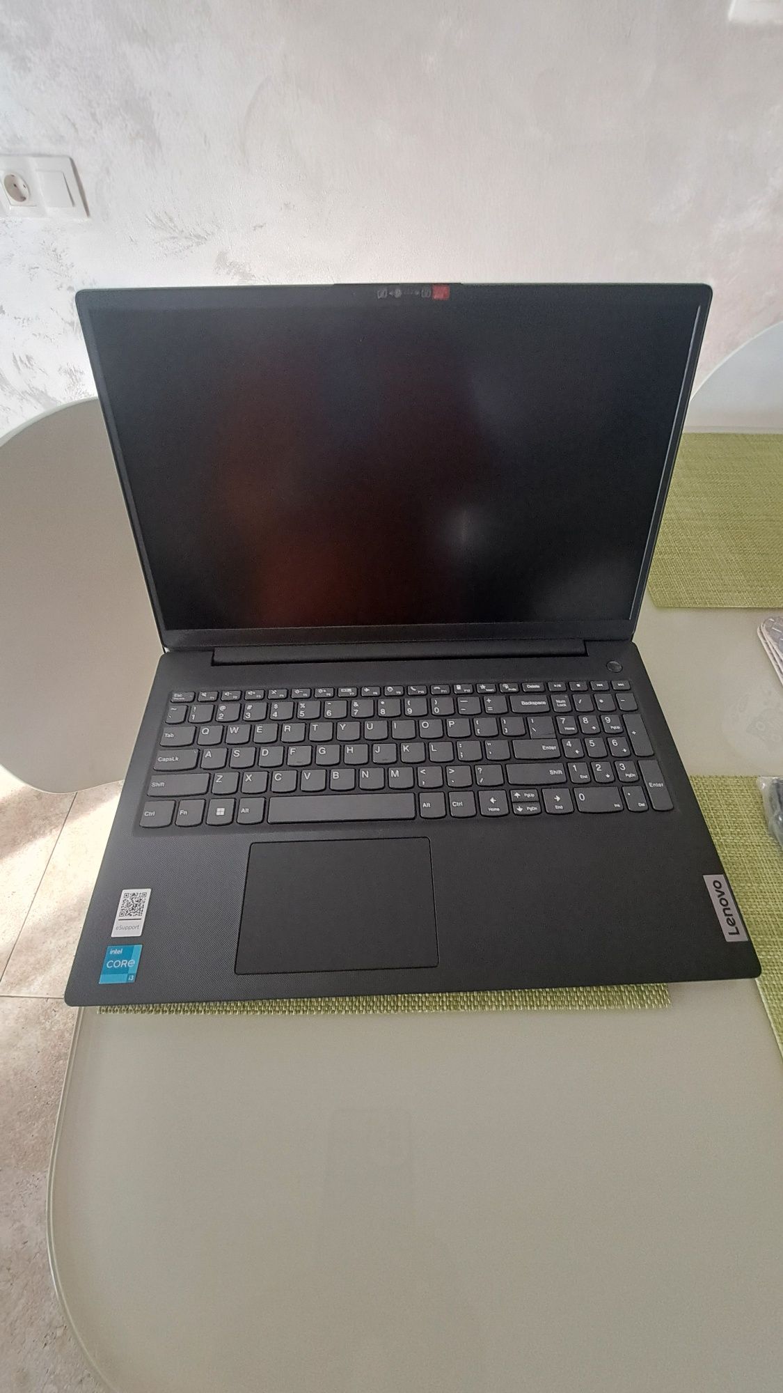 Laptop Lenovo V15 G4 IRU