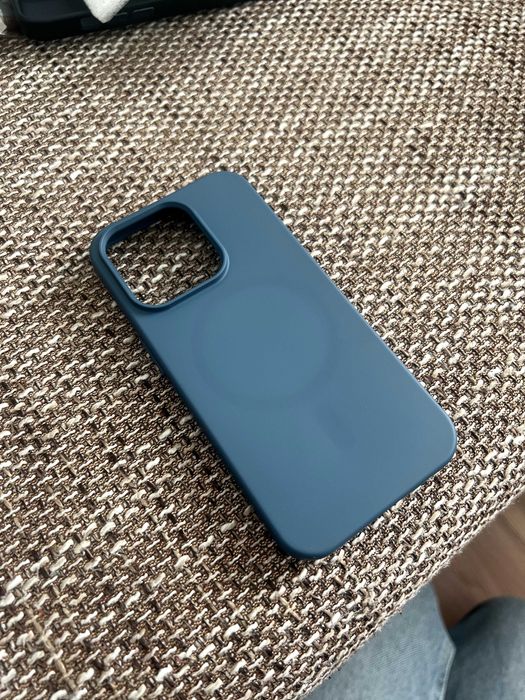 Vând husă nouă pentru iPhone 15 pro