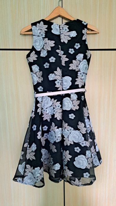 Официална черна рокля с цветя