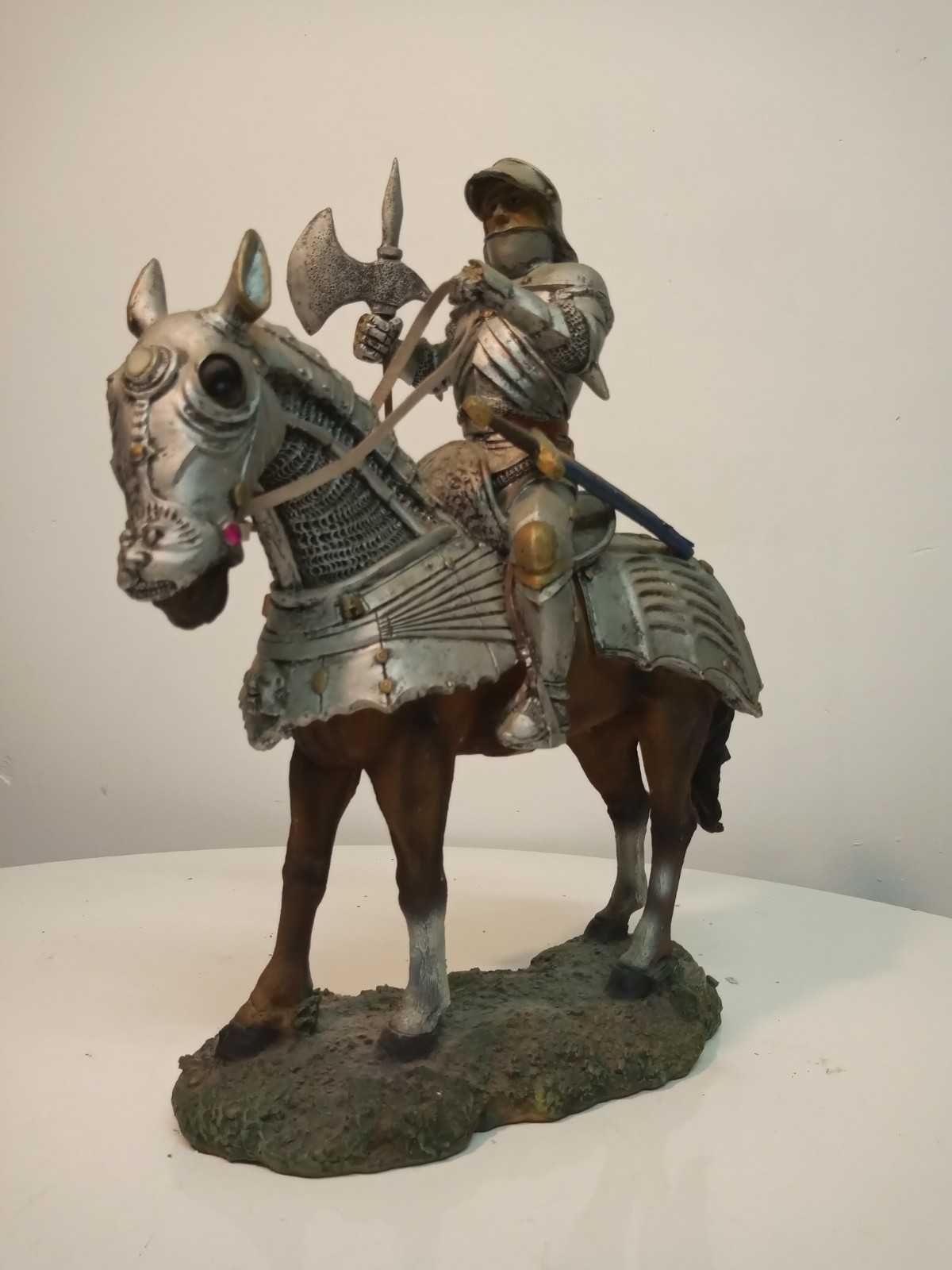 Голяма статуетка на Рицар на кон