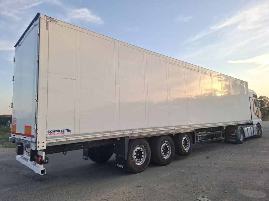 Semiremorca Schmitz Standard Dubă  Box  Container izoterma Anul  2019