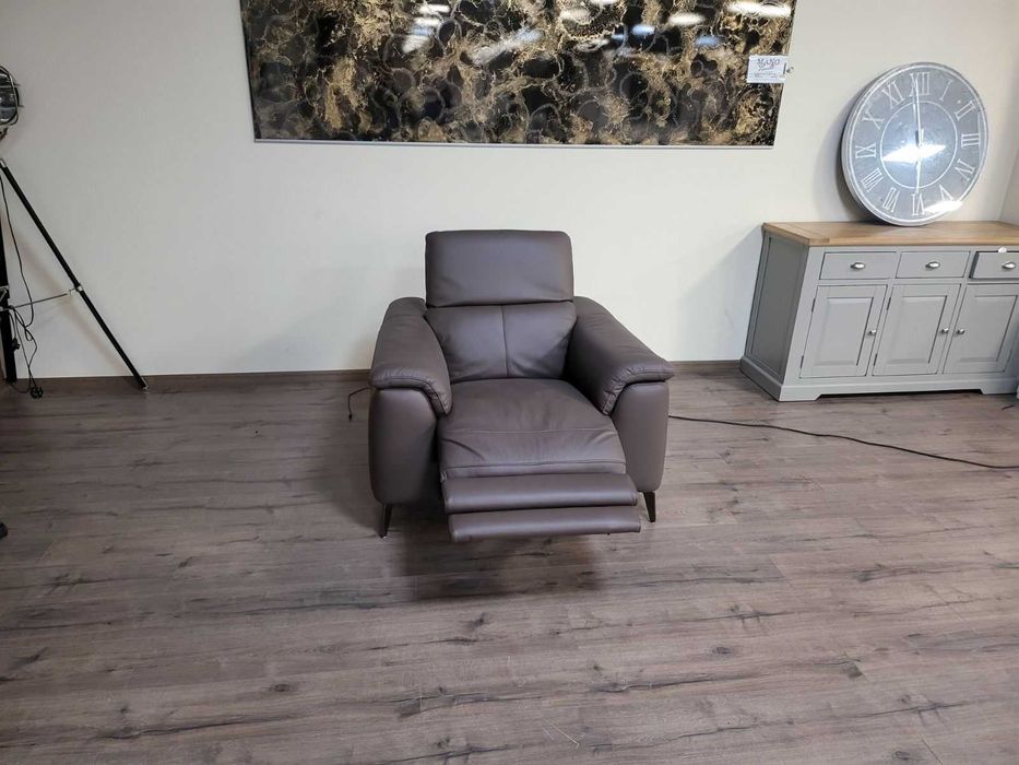 Кафяв кожен фотьойл с ел релакс механизъм и подгряваща функция