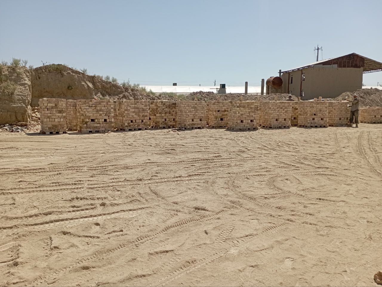 Pishi gishtlar sotiladi