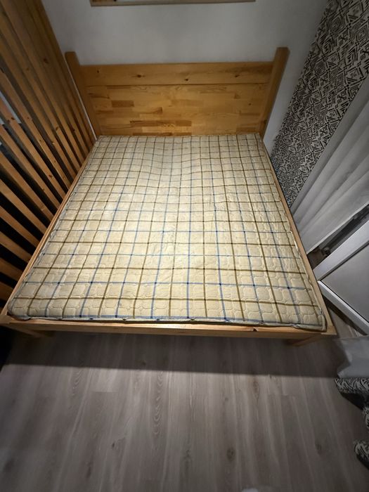 Продам двухспальную кровать с матрасом (самовывоз)