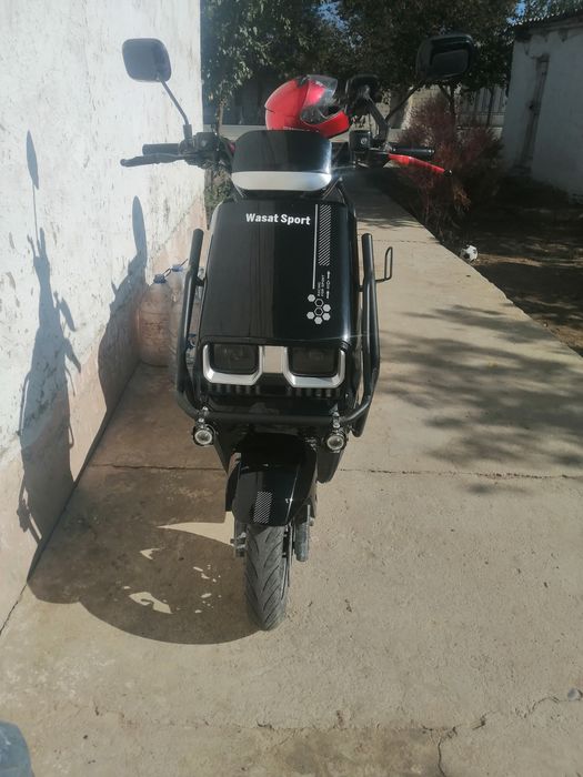 Skuter sotiladi va arzonga beraman hamma joyi zo'r harajati yo'q olasi