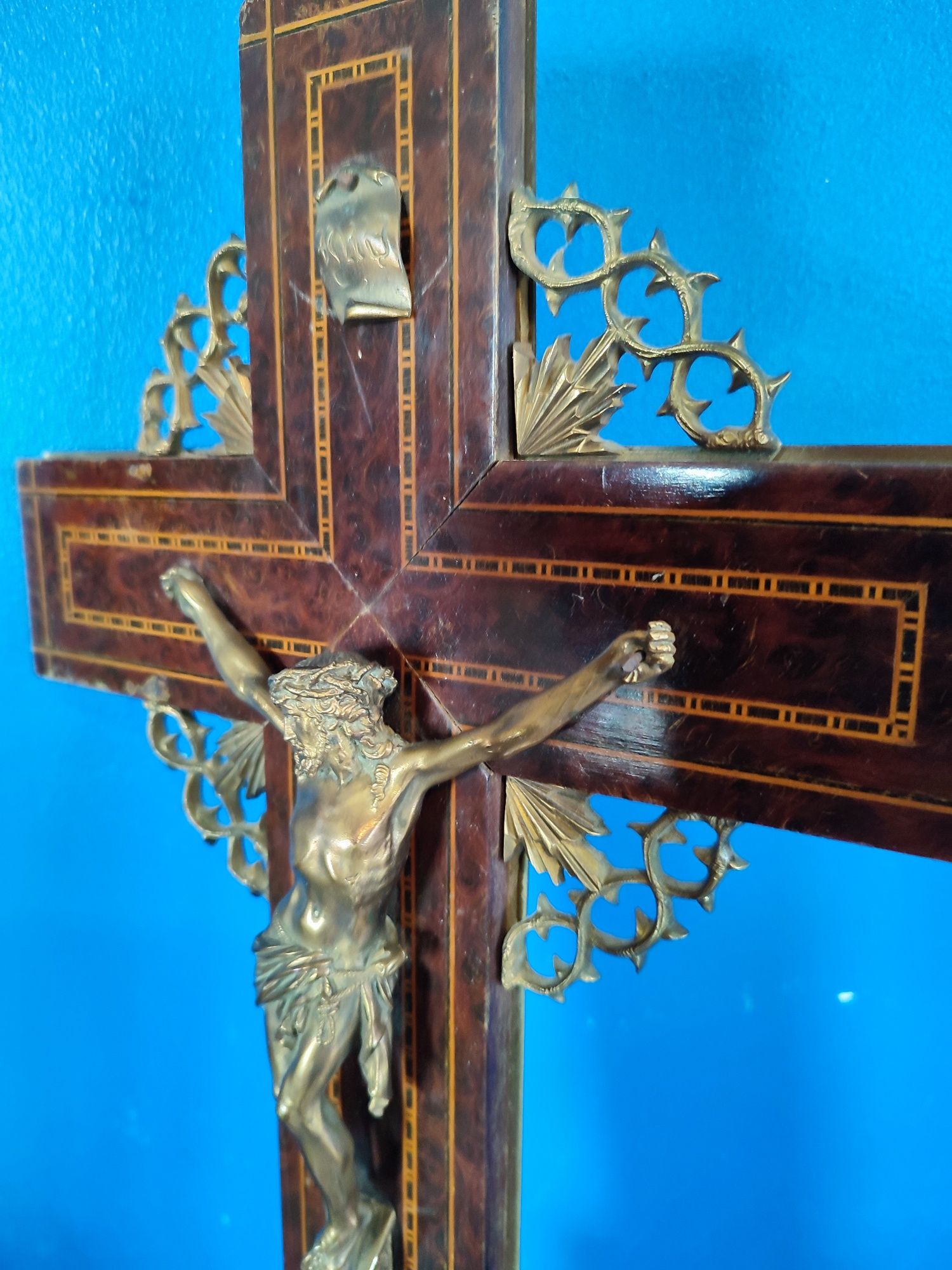 Crucifix din bronz