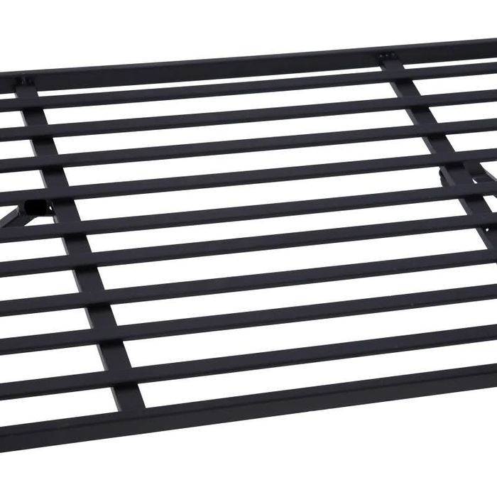 Арка от рози с пейка