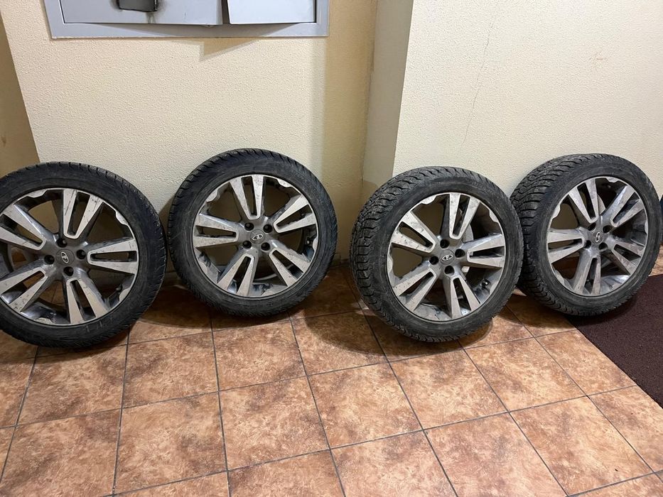 Шины зимние  шипованные с дисками R17 205/50