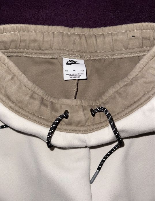 pantaloni nike tech bej