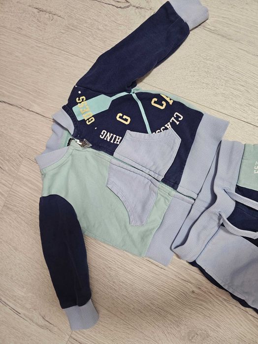 Бебешки памучен спортен екип Guess