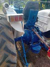 Vând tractor Ford 3000 50 cai doua manete