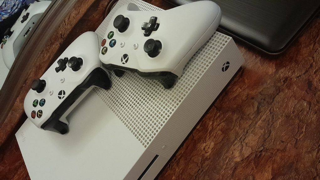 Xbox one s белого цвета