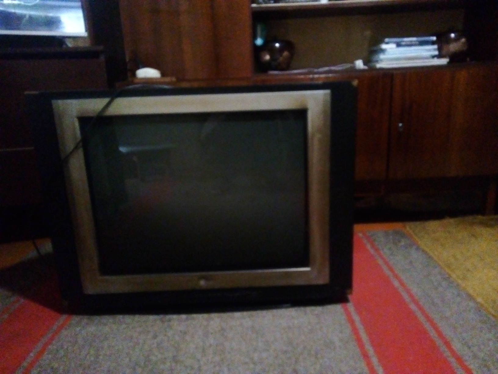 Продаю телевизор рабочий требуется ремонт ремонту LG