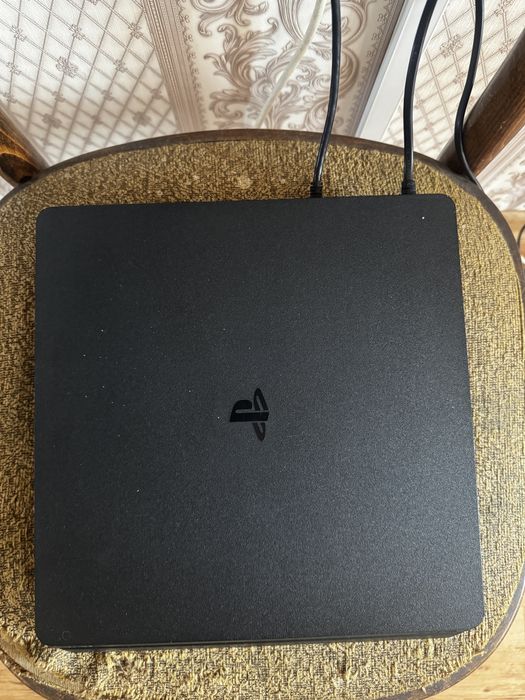 Ps 4 slim 1Тб + 2 джойстика