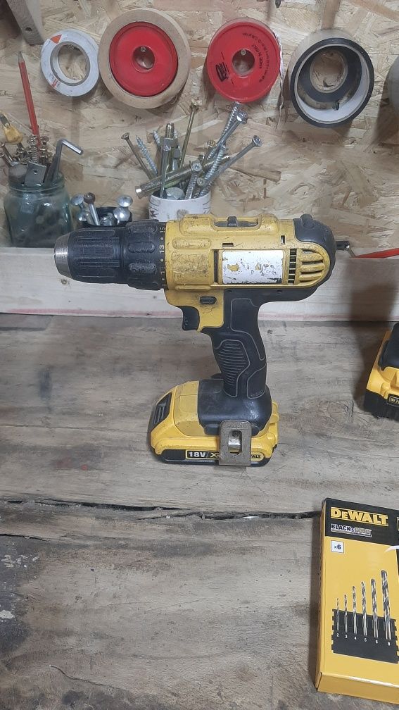 Dewalt filetanta cu percutie 18 V.masina de ingaurit si insurubat