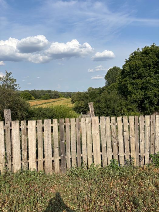 Casă bătrânească + teren de vanzare