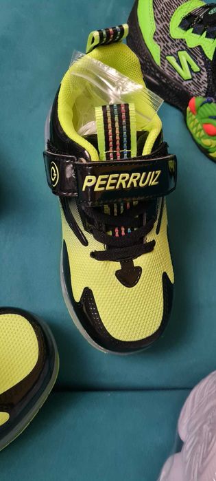 Adidasi cu role si lumini ideal cadou Craciun