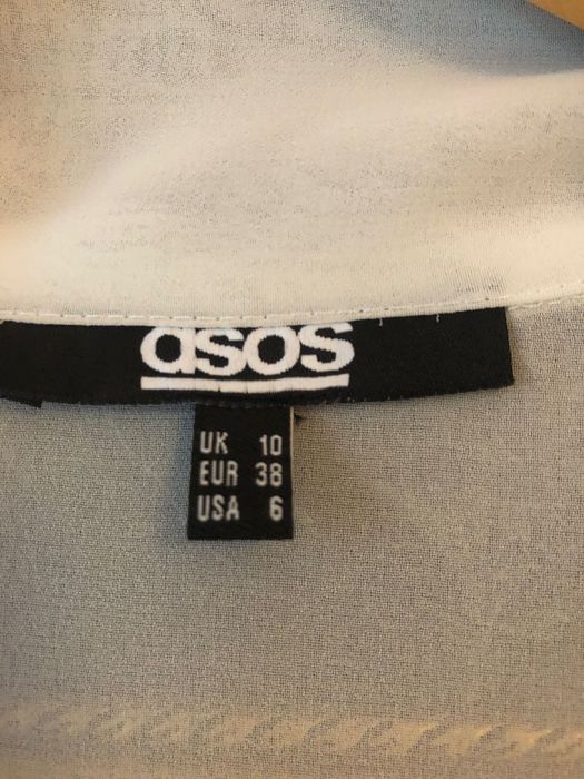 Къса рокля с прозрачни дълги ръкави